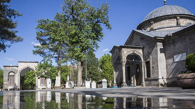 Kendisini "Seyyid Burhaneddin'in torunu" olarak tanıtan kişi lise öğrencisini dolandırdı görseli
