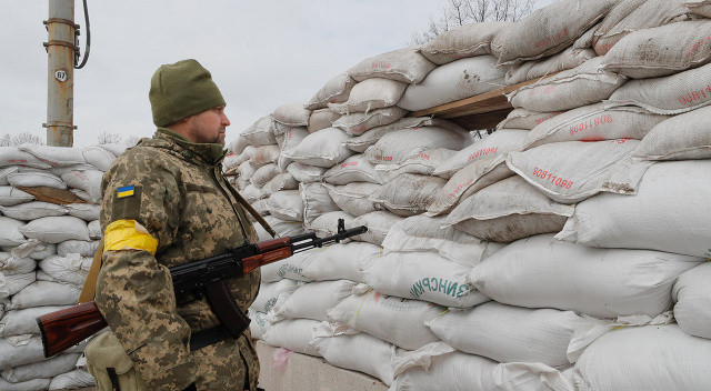 Kiev’de kent meydanına barikatlar kuruldu görseli