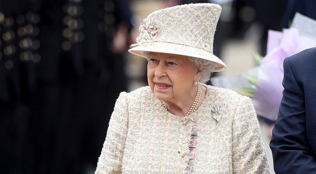 Kraliçe Elizabeth ticarete girerek kendi deterjan markasını çıkardı görseli