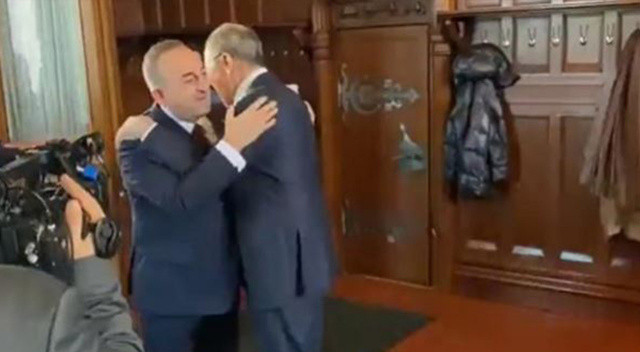 Kritik görüşmeden detaylar! Lavrov'dan sıcak karşılama görseli