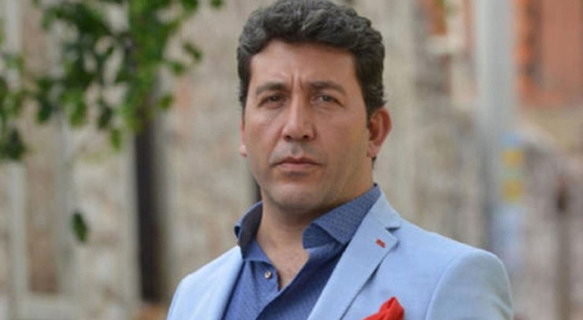 Muhabire hakaret ettiği iddia edilen oyuncu Emre Kınay hakim karşısına çıktı görseli