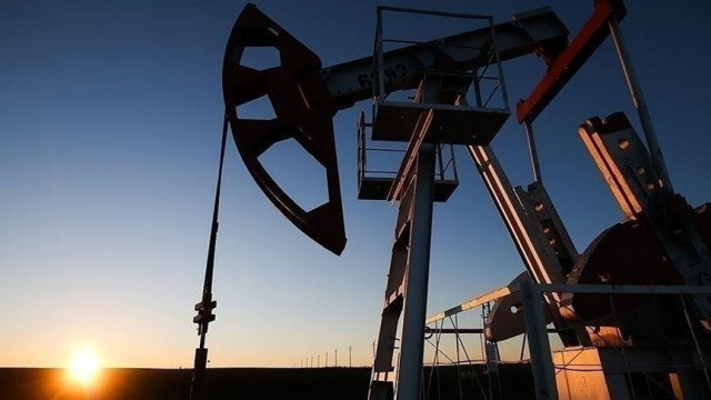 ABD varili devirdi: Brend petrol 126'a fırladı, Rusya 300 doları işaret etti görseli