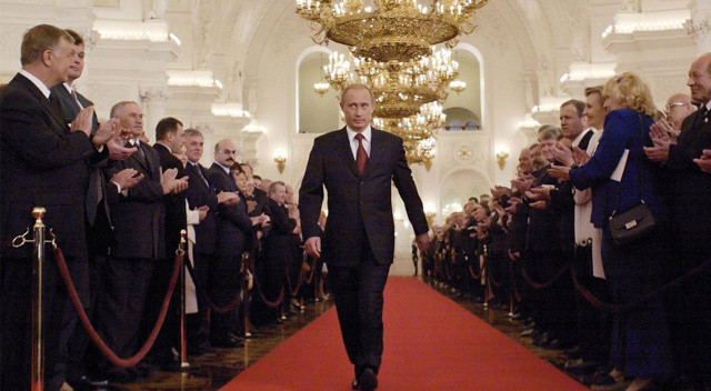 Putin'in yürüyüşünde KGB detayı! görseli