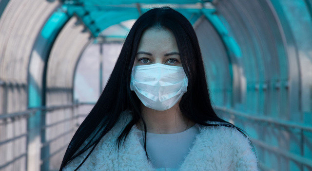 Uzmanı uyardı: Açık alanlarda mesafe korunamıyorsa maske takılmalı görseli