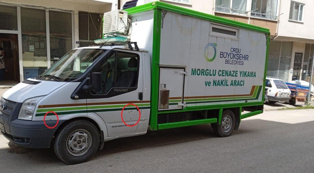 'Cenaze nereye defnedilecek' tartışmasında cenaze aracı kurşunlandı görseli