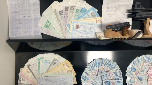 52 kişiyi mağdur eden tefecilerin evinden 11 milyonluk çek çıktı görseli
