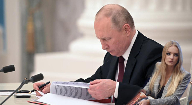 AB'den Putin'i kızdıracak hamle! Yeni yaptırımlarda kızları da hedefte... görseli