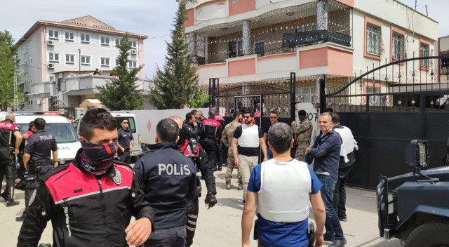 Adana'da polise silahlı saldırı: 2 yaralı görseli