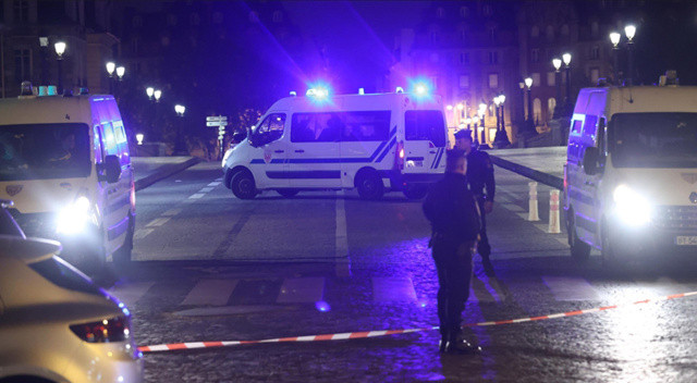 Fransız polisi ‘dur’ ihtarına uymayan araca ateş açtı görseli