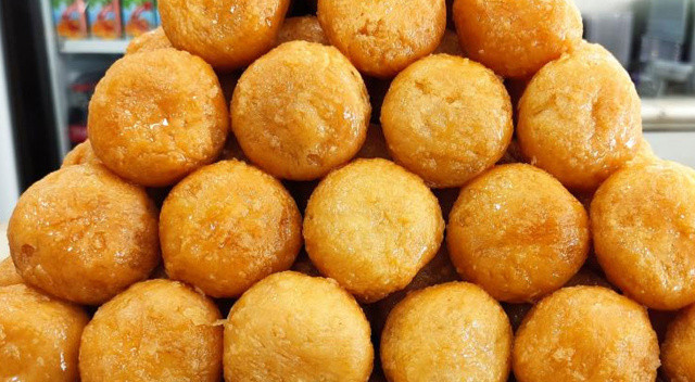Günde 300 kg satılıyor! Bursa'daki tatlının tarifi kimseye verilmiyor ve sadece Ramazan ayında yapılıyor görseli