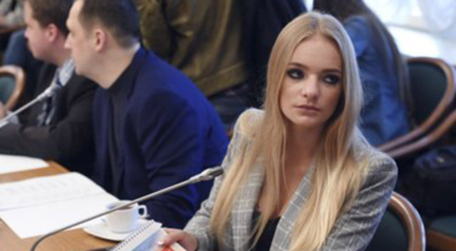 İngiltere'den, Putin'in kızlarına yaptırım görseli