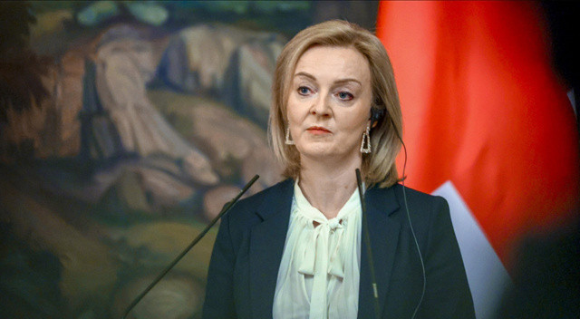 İngiltere Dışişleri Bakanı Truss’tan Rusya’yı kızdıracak hamle! ‘Putin'in savaş finansmanını kesiyoruz' görseli