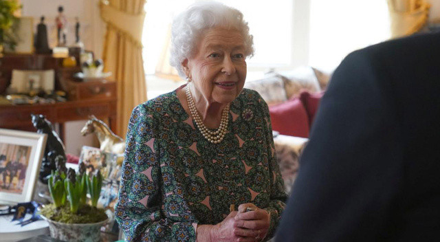 İngiltere Kraliçesi Elizabeth'ten Covid-19 itirafı: Aşırı korkunç bir deneyimdi görseli