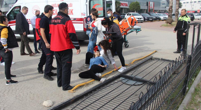 İş yerini açmak isterken üzerine demir kapı devrildi görseli
