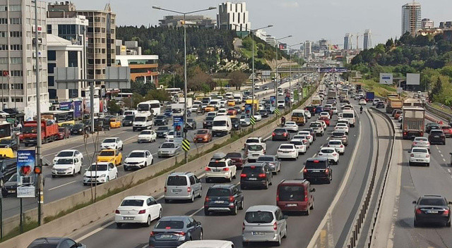 İstanbul'da bayram öncesi trafik durma noktasında görseli