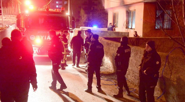 Kavga ettikleri arkadaşlarının kaldığı evi ateşe verip kapıyı ilitlediler görseli