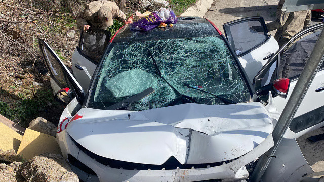 Malatya'da feci kaza! Araba menfeze çarptı, ölü ve yaralılar var görseli