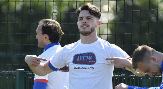 Manchester'da Declan Rice savaşı... Yılın transferinde City mi, United mı kazanacak? görseli
