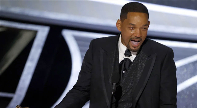 Oscar'a tokadıyla damga vuran Will Smith Akademi'den istifa etti görseli