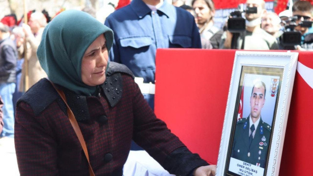 Pençe-Kilit şehidi Ömer Delibaş gözyaşları içinde son yolculuğuna uğurlandı görseli