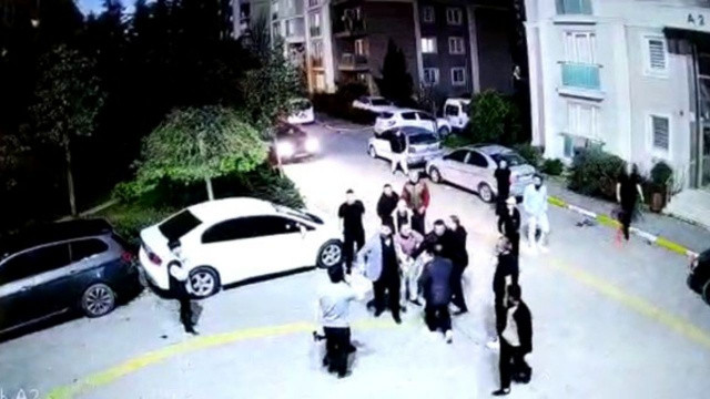 Polisi önce tehdit ettiler sonra silahını alarak kaçırmaya çalıştılar görseli