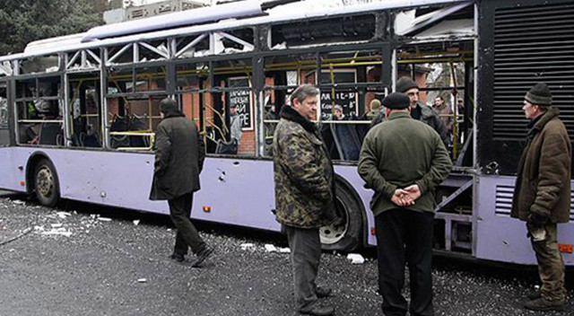 Rus ordusu, Luhansk'ta tahliye otobüsünü vurdu görseli
