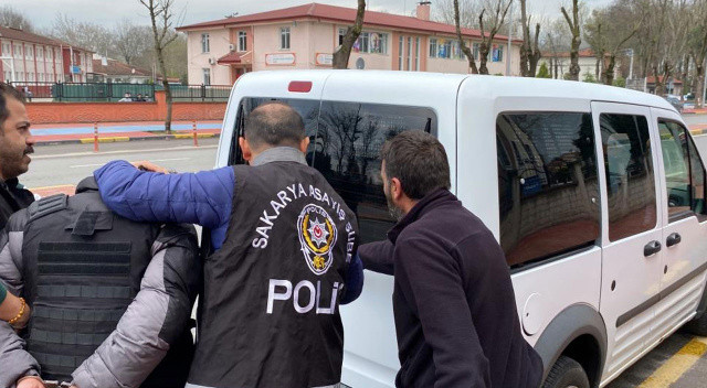 Sakarya'da aile katliamı yapan zanlı adliyede görseli