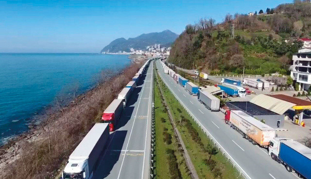 Tır şoförleri ülkeden kaçıyor görseli