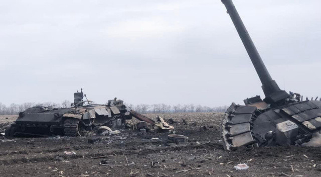 Ukrayna, Rusya’ya ait askeri araçların imha görüntülerini yayınladı görseli