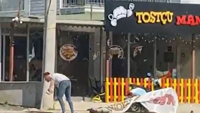 Yediği tostun parasını ödememek için kendini hastanelik etti! görseli