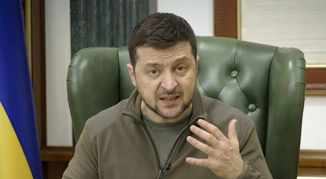 Zelenskiy halka seslendi: Tüm dünya Rusların suçlu olduğunu biliyor görseli