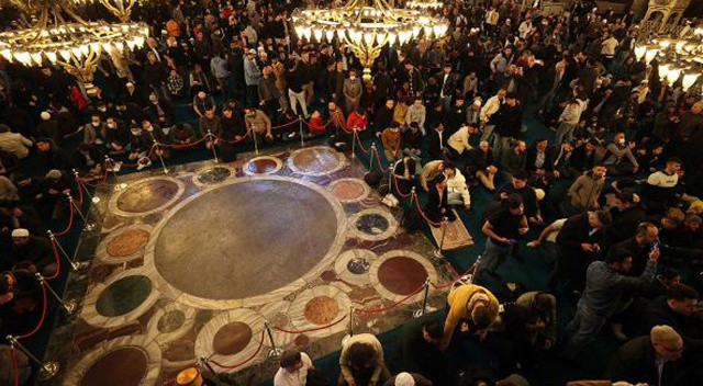 Ayasofya Camii en yoğun gününü yaşadı: 104 bin kişi ziyaret etti görseli