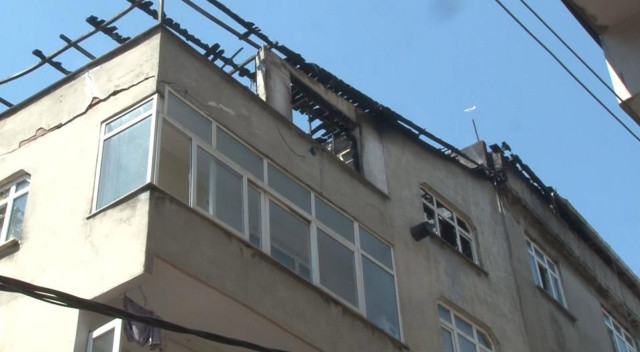 Bağcılar'da şarj aleti faciası! Prizde unuttular, iki daire kül oldu görseli
