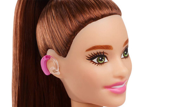 Barbie bebeklerin çeşitliliği artıyor: İşitme cihazlı Barbie, vitiligosu olan Ken piyasaya çıkacak görseli
