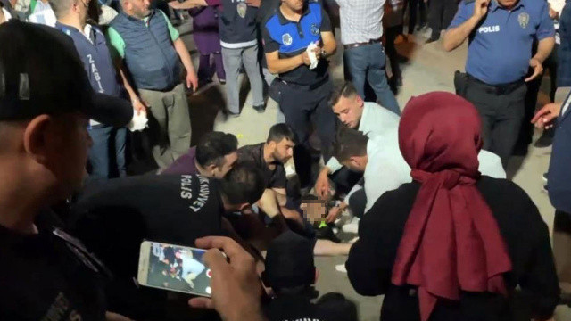 Cengiz Kurtoğlu konserinde silahlı kavga: Yaralı ve gözaltı var görseli