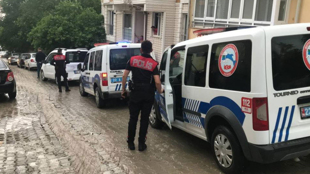 Edirne'de ellerinde silahlarla düğün arabasının önünü kestiler: Çok sayıda yaralı var görseli