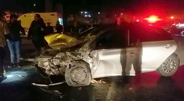 Hakkari'de korkunç kaza: 1'i polis 2 kişi hayatını kaybetti, 5 yaralı görseli