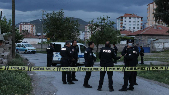 Halı sahada maç yaptığı arkadaşını pompalı tüfekle vurdu görseli