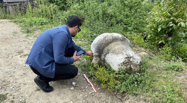 Heyelan sonrası Roma dönemine ait taş köyün ortasına düştü görseli
