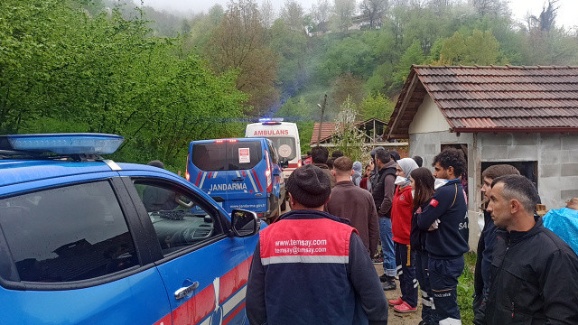 Bayram arifesin eşini öldürdü, oğlunu yaraladı görseli