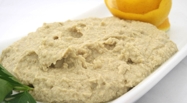 Patlıcan ve tahinle yapılan nefis bir meze: ‘Mütebbel’ birçok yemeğin yanına yakışıyor görseli