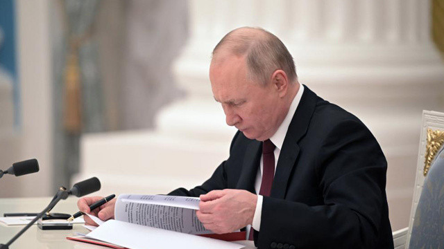 Putin ekonomik önlemleri içeren yeni bir kararname imzaladı görseli