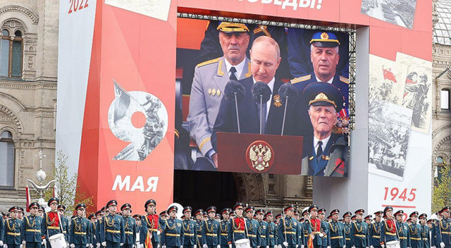 Putin konuşurken Rus televizyonlarına siber saldırı! 'Yüzlerce çocuğun kanı ellerinizde' görseli
