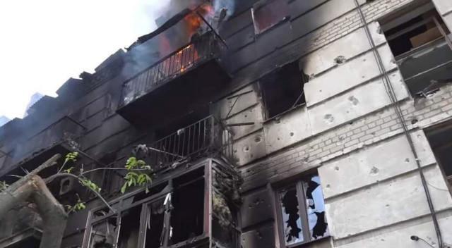 Rusya, Luhansk'ı vurdu: 13 ölü görseli