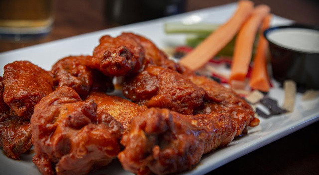 Ünlü restoranlara taş çıkartacaksınız! Denemeye değer: Bufalo kanatları hem çok lezzetli hem pratik görseli