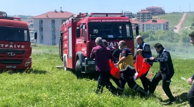Yangını söndürmek istedi ama feci şekilde yandı görseli