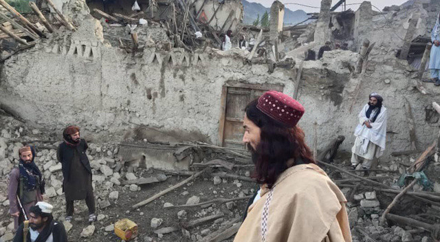 Afganistan yine sallandı: Feyzabad' da 4,3 büyüklüğünde deprem görseli