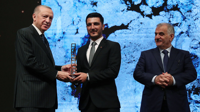 Cumhurbaşkanı Erdoğan’dan İHA foto muhabiri İsmail Coşkun'a ödül görseli