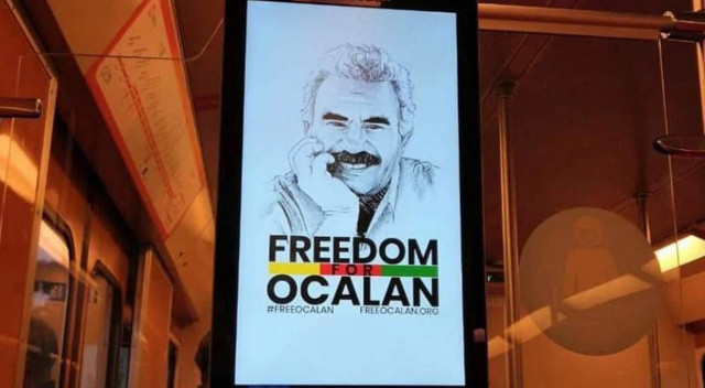 Finlandiya'da skandal afiş! Ankara'ya sıcak mesaj metroya Öcalan posteri görseli