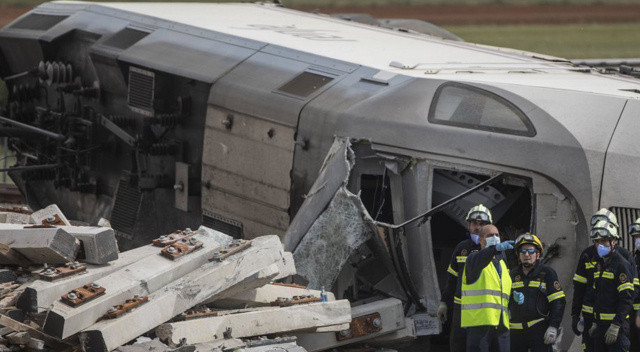 İspanya’da tren ile lokomotif çarpıştı: 22 yaralı görseli